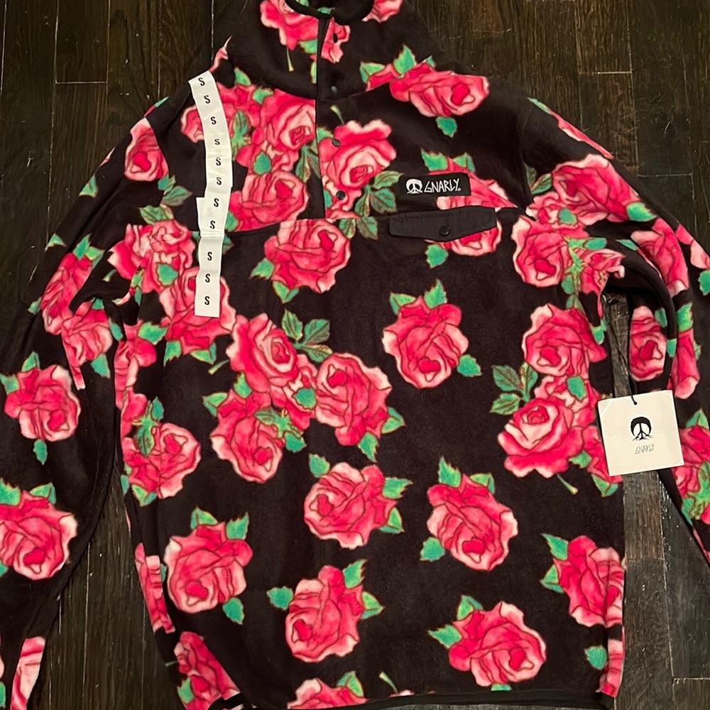 NWT NEW WITH TAG Men Gnarly Black Red Floral Rose Fleece Snap Pullover Crewneck